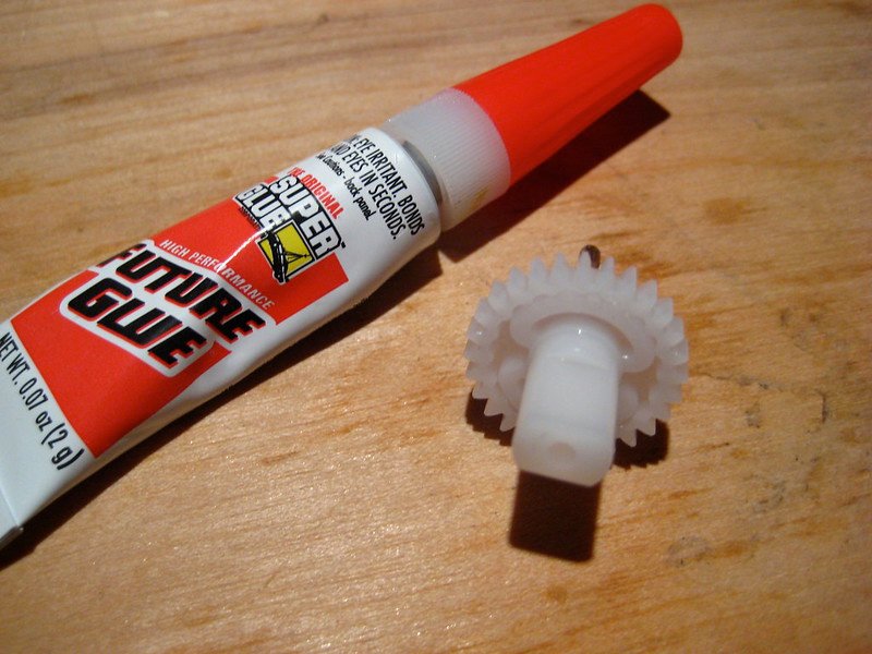 How to make super glue dry faster? 