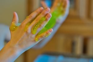 How To Make Slime Without Borax or Contact Solution? Here are the 2 Easy Methods