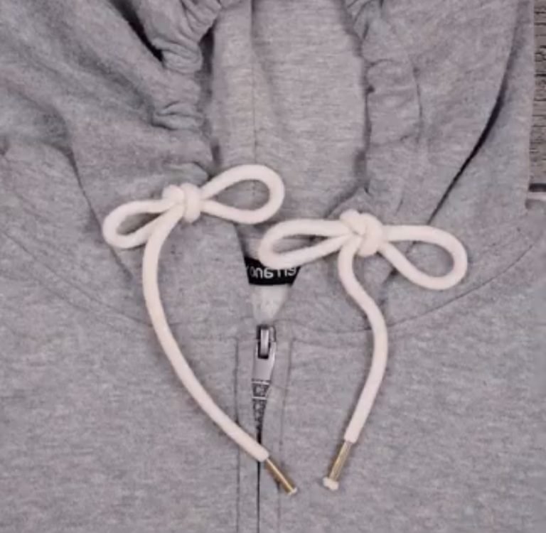 How To Tie Hoodie Strings 10 Stylish Hoodie String Knots You Can Try Today   8 768x750 