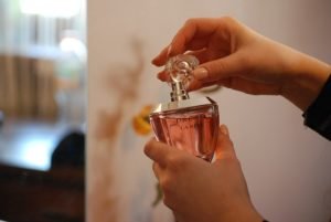 How to Open a Perfume Bottle? The DIY Way to Refill a Perfume Bottle Without Breaking It