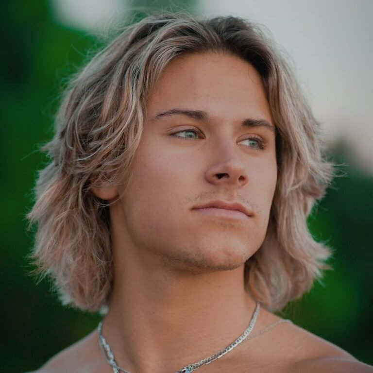 Alex Eubank Hair: How To Get His Middle Part Bob Hairstyle